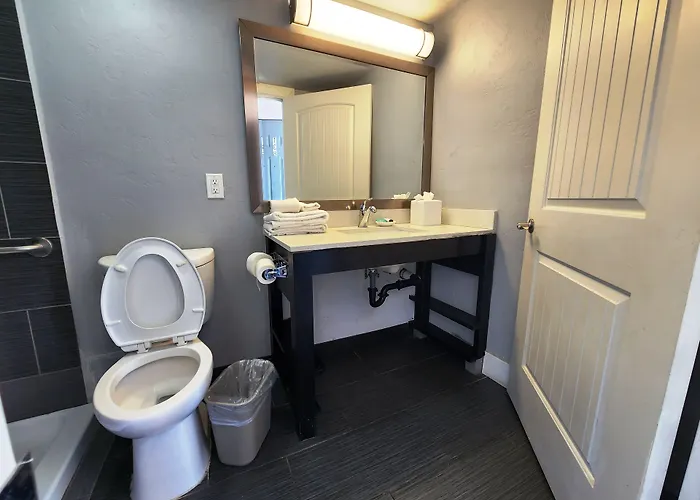 Hotel Red Lion & Downtown 2*