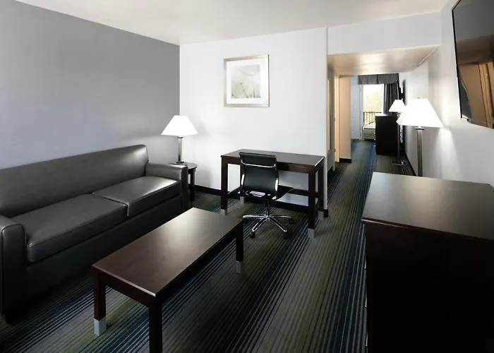 Red Lion & Downtown Hotel 2*
