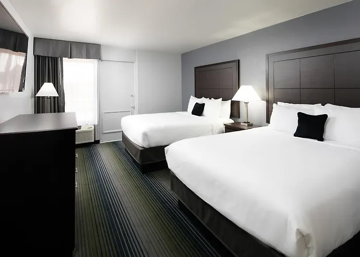 Red Lion & Downtown Hotel 2*