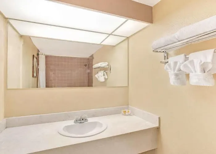 Hotel Red Lion & Downtown 2*